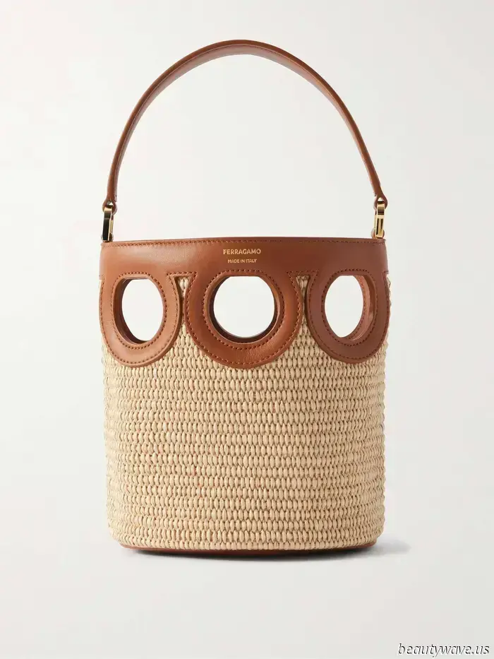 Secondo le fashion editor, hai bisogno di accessori in rafia per l'estate—18 opzioni sorprendenti da NET-A-PORTER