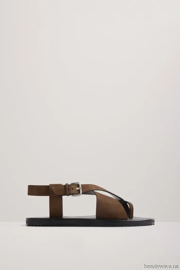 Not Jelly Shoes—Out of Nowhere, Everyone With a Taste for Luxury Is Sporting This Specific Pair of Chic Flip-Flops.