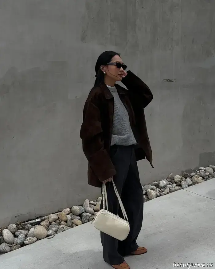 Non sono una donna da scommesse, ma sono sicura che tutti seguiranno questa tendenza di jeans con mocassini questa settimana