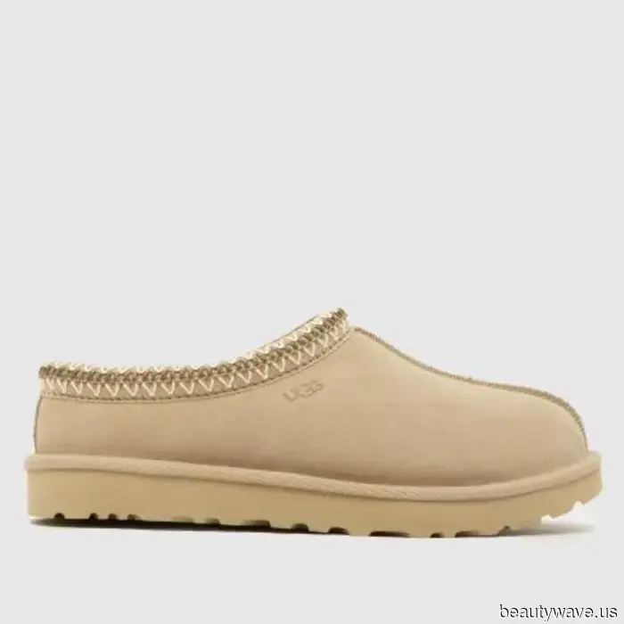 Fashion enthusiasts in their 20s and 50s are in consensus—this slip-on shoe simplifies airport attire.