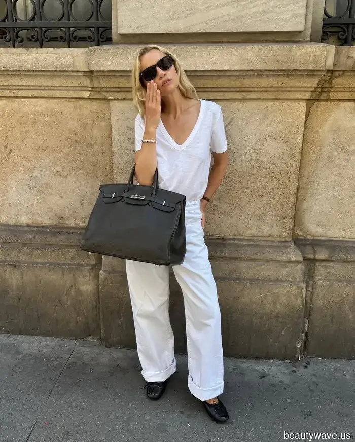 Questa t-shirt è stata "fuori" per così tanto tempo che è difficile credere che sia di nuovo alla moda.