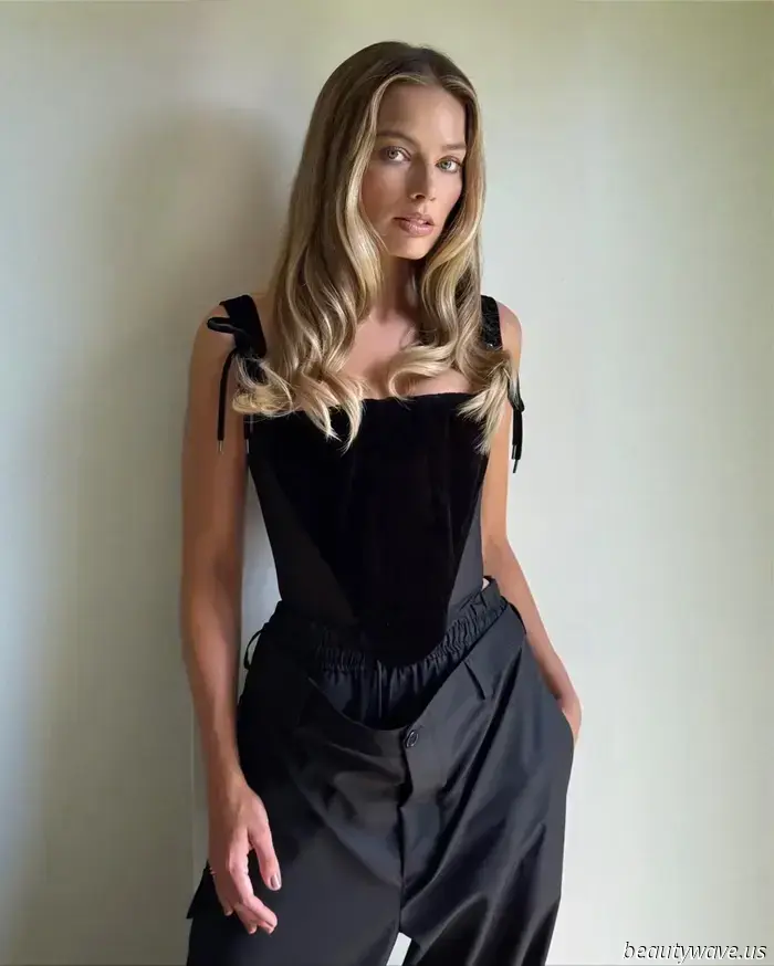 Margot Robbie acaba de lucir la versión 2026 del look millennial para salir.