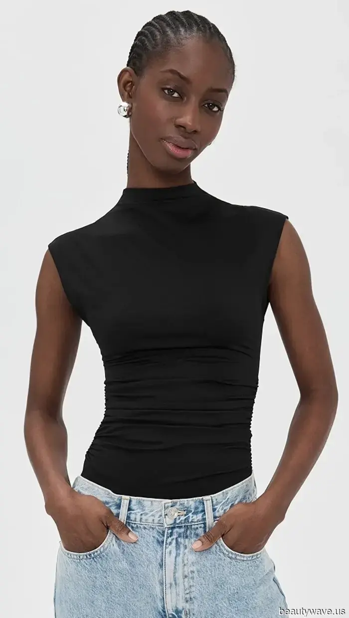 Die besten schwarzen Oberteile, die Sie in diesem Frühling mit Ihren Jeans tragen können