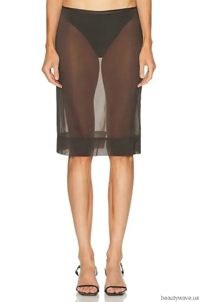 Faldas Desnudas y Bikinis de Cuerda&mdash;Las Celebridades Demuestran que Vestirse Desnudo Está Oficialmente de Vuelta en 2026