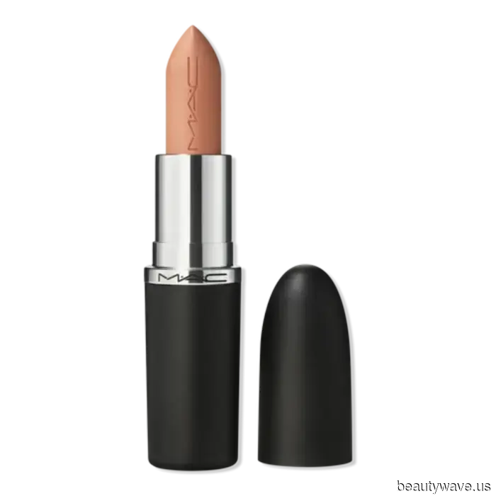 Dalle labbra macchiate di vino ai tocchi di lamé: 10 tendenze di bellezza per le festività che le persone del mondo della moda stanno salvando da mesi