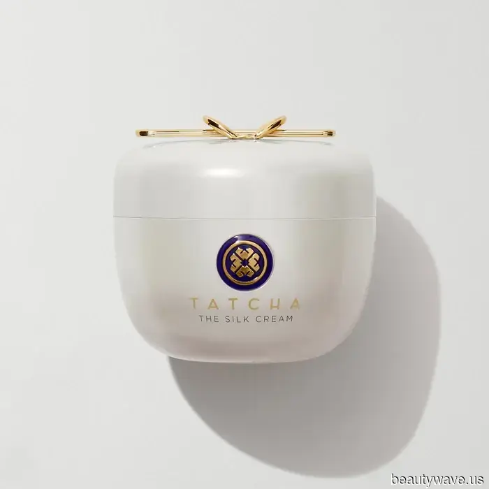 No joke, this moisturizer makes my skin feel as smooth as butter when applied.