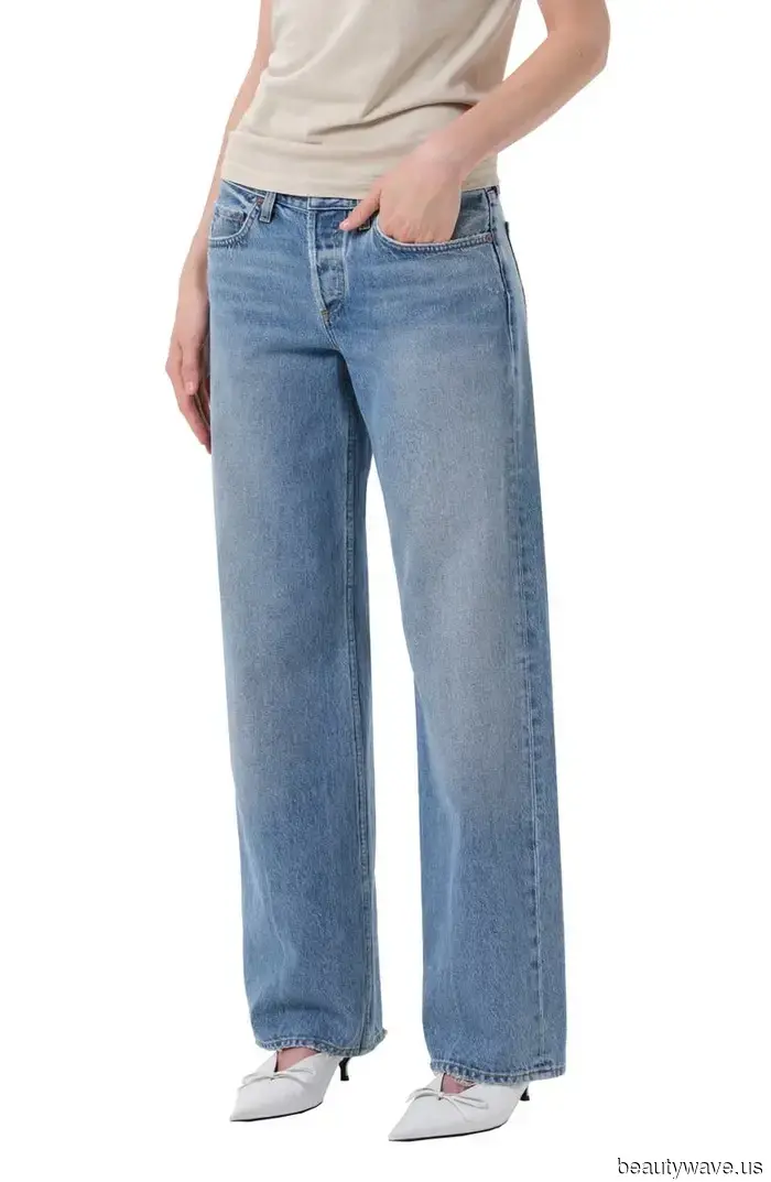 If you plan to wear low-profile sneakers in 2025, make sure to pair them with this denim trend first.