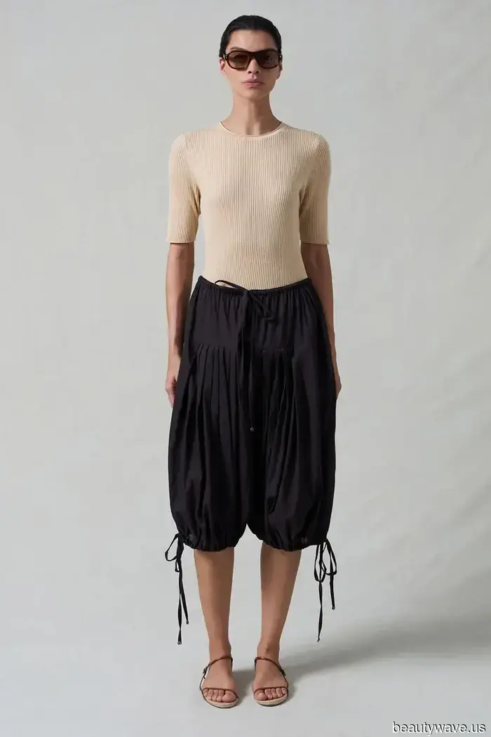 Apologies, Capris—Trendsetting under-30s are sporting this summer's pant style with ballet flats and boots.
