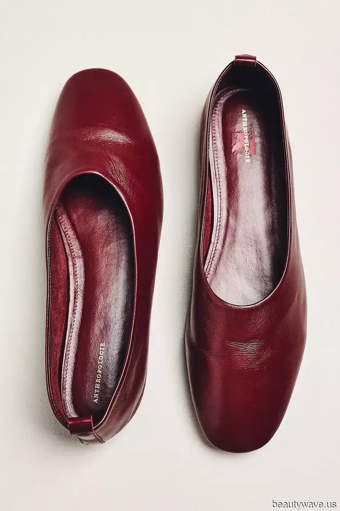 Si planeas remangar tus jeans este otoño, hazlo solo con *este* lavado de denim específico y *estos* zapatos.