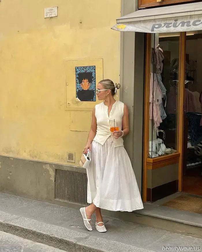 The fashionable flat shoes that individuals who prefer not to wear sandals are opting for with jeans and skirts instead.