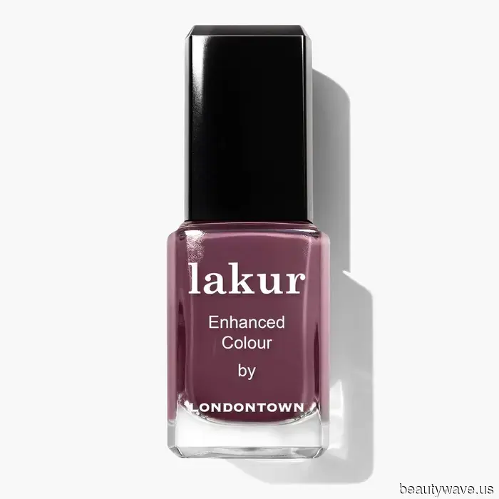 Moody, Sweet, and Luxurious-Looking—Rum Raisin Nails Are Set to Be Popular This Fall