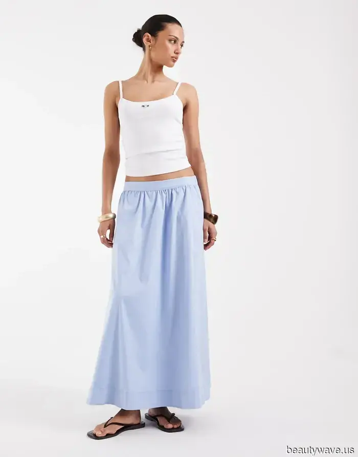 This summer, achieving a fashionable look is as simple as combining these two color trends.