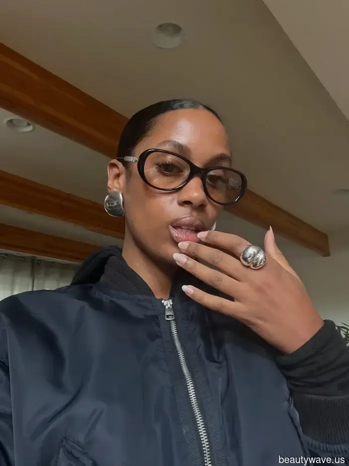 The 7 Winter Nail Trends Worn by French Girls in Paris Right Now