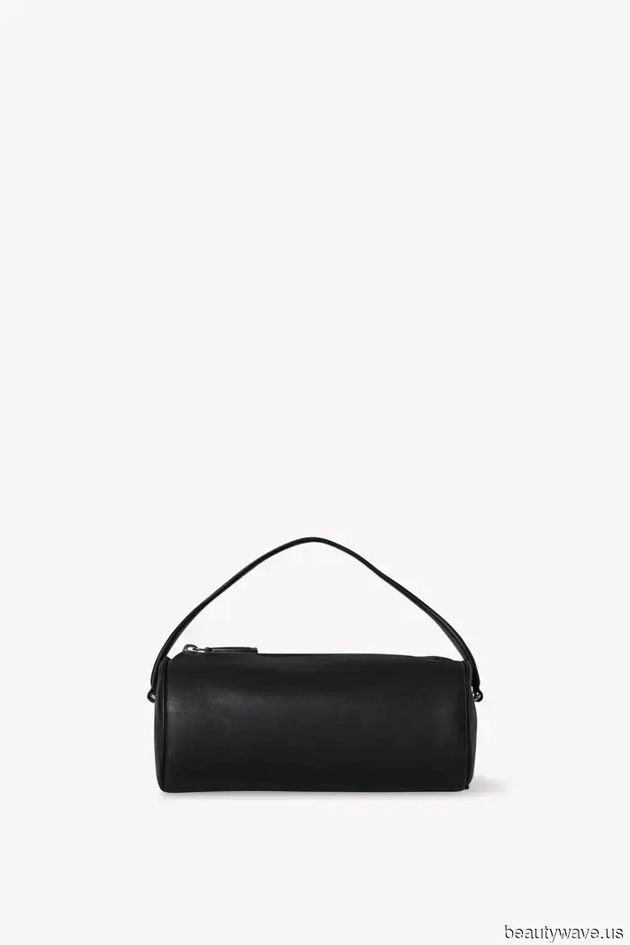 All the trendiest individuals I follow have recently embraced this new autumn denim style.