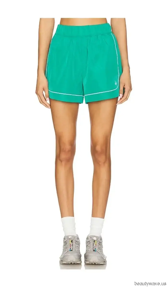 Los pantalones cortos de ciclismo han perdido su brillo&mdash;esta es la tendencia deportiva que la gente de moda está usando en su lugar.