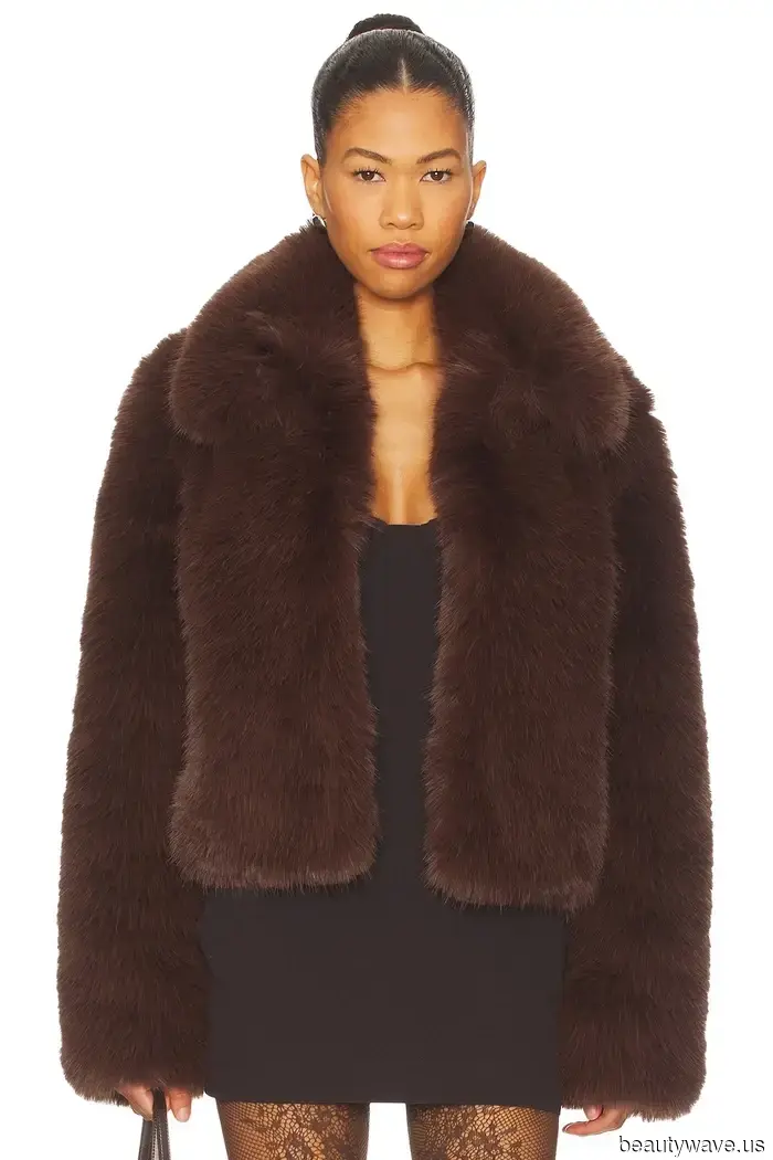 Cada mujer elegante debería tener este estilo de abrigo en su guardarropa de invierno.