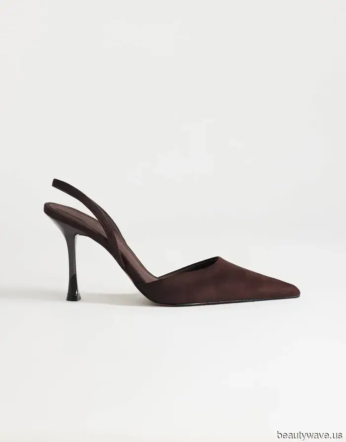 Cropped flared jeans are in style—this sophisticated shoe trend elevates their chicness.