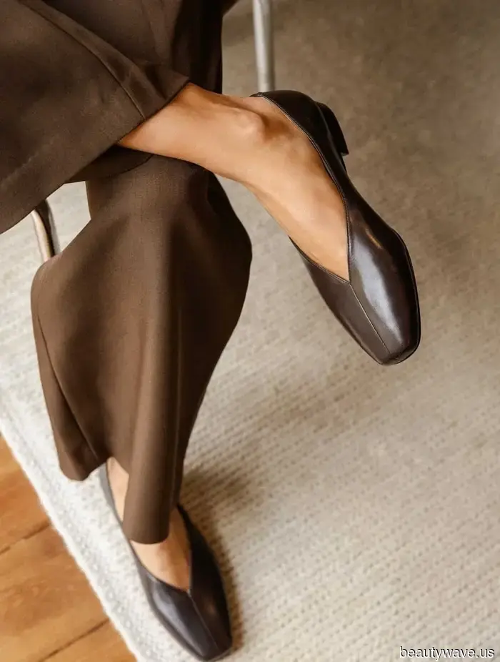 Blue jeans will always remain timeless, but these five shoe colors can give them a more modern touch.