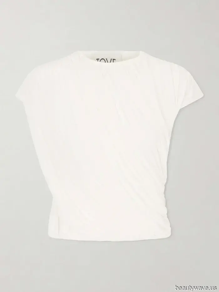 Тихая роскошь никуда не уходит&mdash;9 минималистичных, анти-трендовых покупок весны, которые стоят каждой копейки