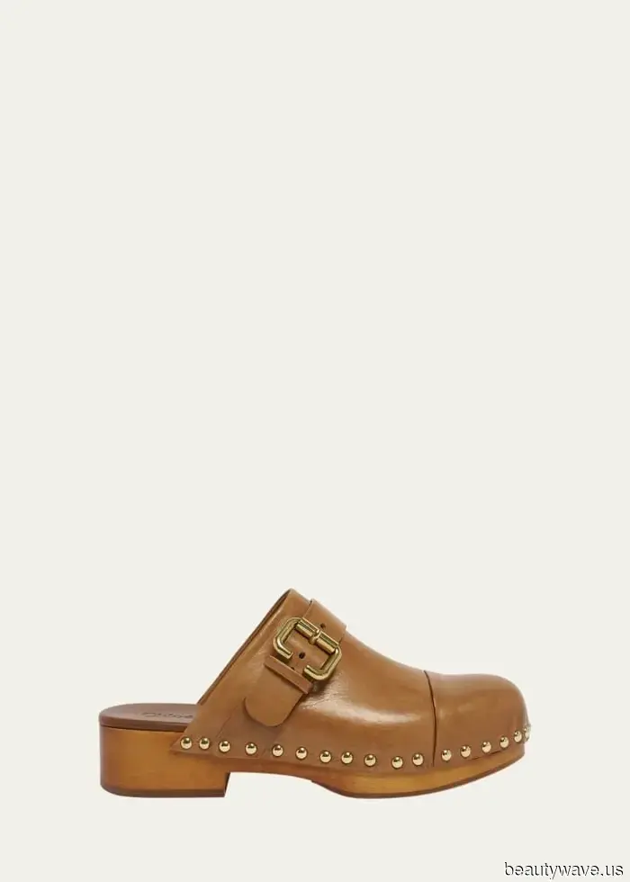 For your information: Fashion enthusiasts in Paris are pairing this "outdated" shoe trend with barrel-leg jeans.