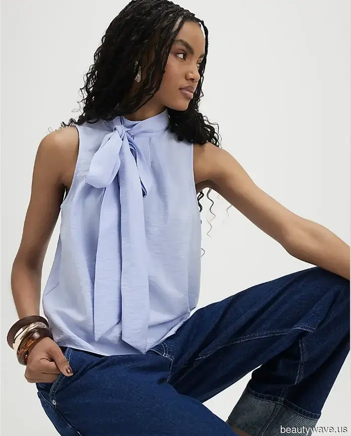 Minimalist and eclectic dressers seldom see eye to eye, yet both recognize that this "outdated" blouse looks best when paired with jeans and linen...