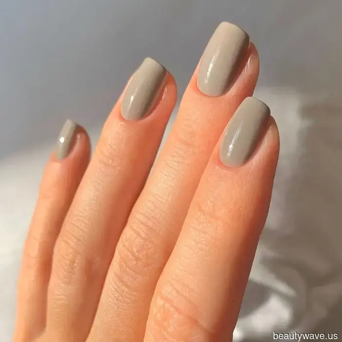 The Most Fashionable Individuals Are Donning These 11 Nail Colors Recommended by Experts This September