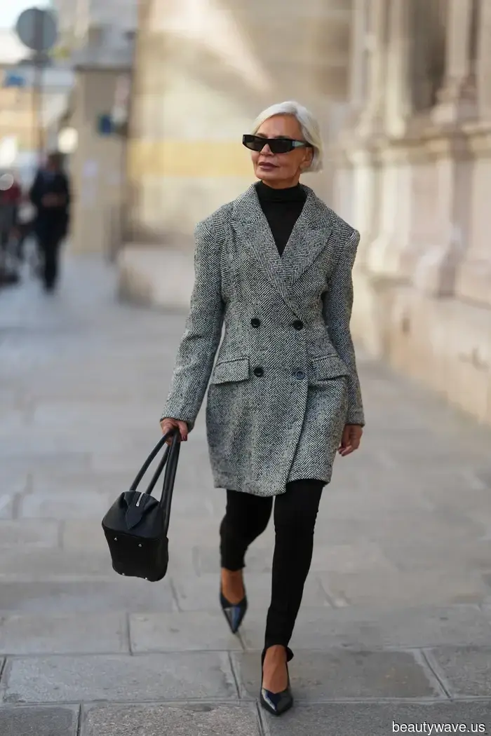 Während der Pariser Modewoche stylte jeder Leggings mit diesem Schuhtrend, und ich mache mir Notizen.