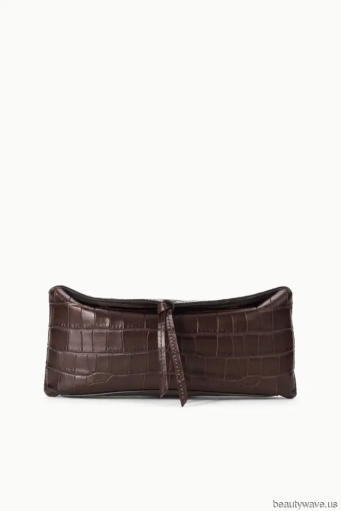 Put Down the Shoulder Bags—Fashion Enthusiasts Are Opting for This Trend to Achieve a More Stylish Look.