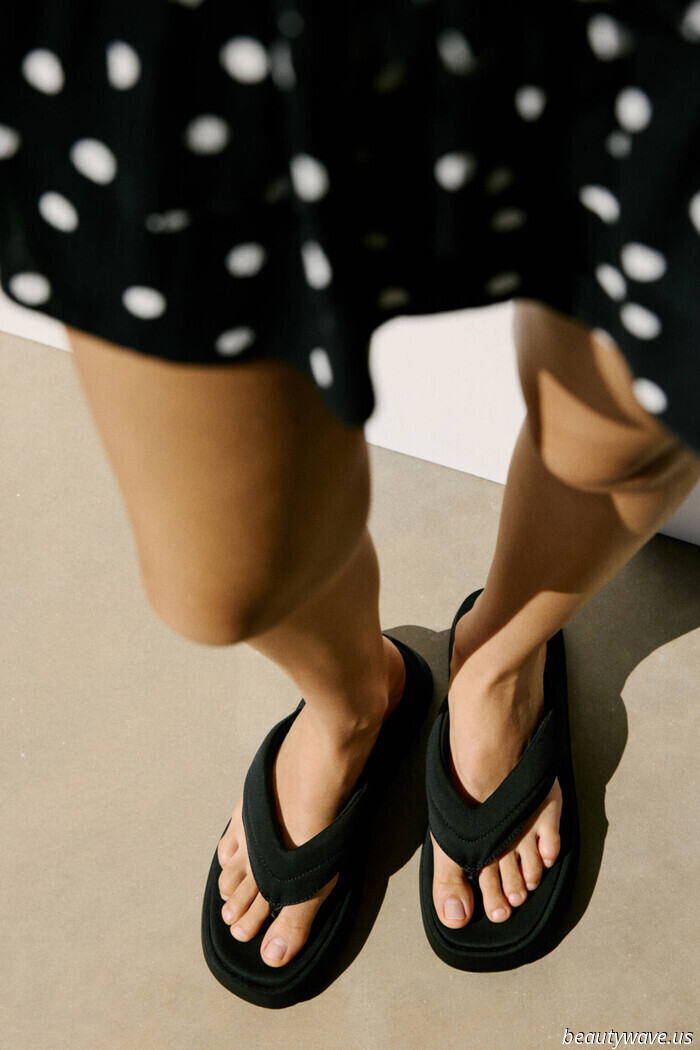 Out of nowhere, the "ugly" sandal trend that Jennifer Aniston frequently sported in the '90s has made a comeback.
