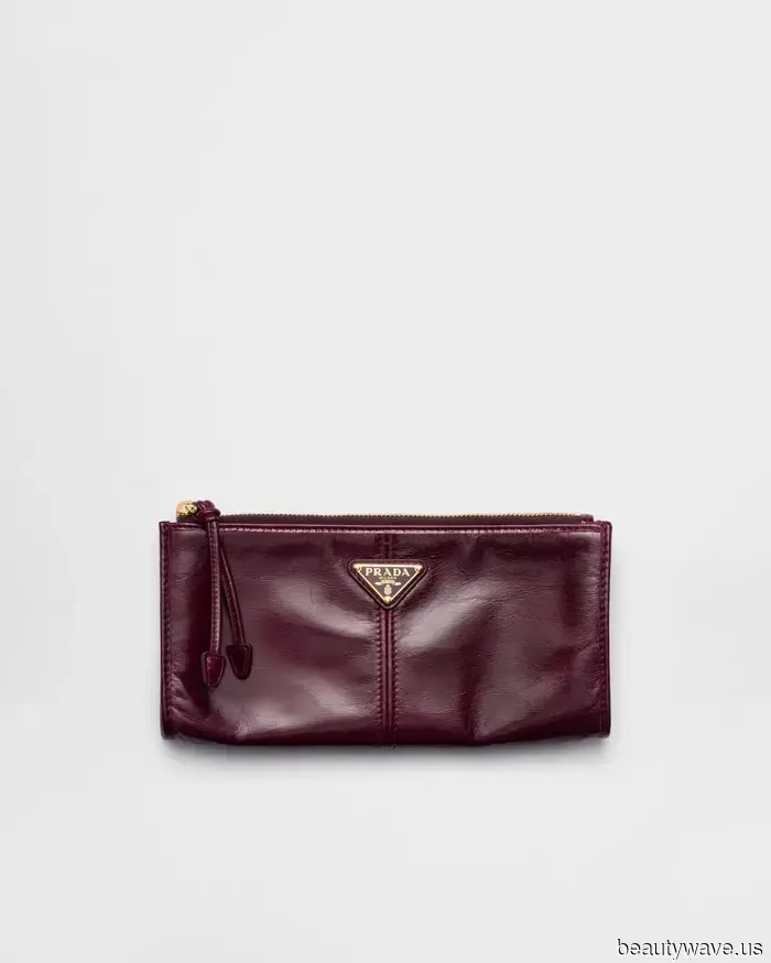 This is the chic bag style that will elevate the appearance of all your outfits, giving them a luxurious look.