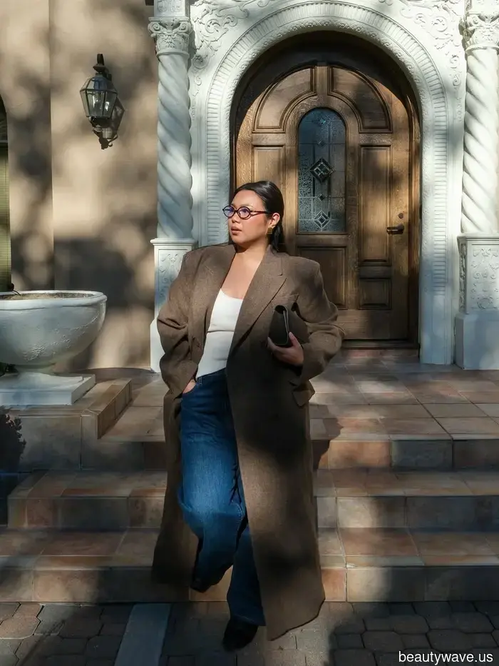 These two essential winter wardrobe pieces are crucial for creating one of the most sophisticated outfit combinations imaginable.