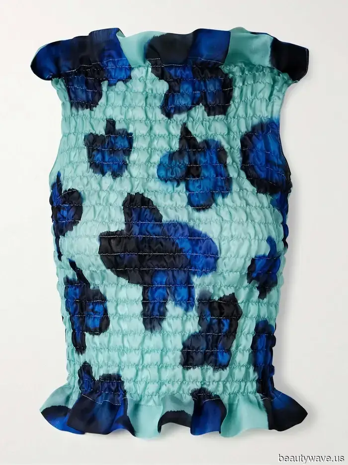 People are avoiding basic white tank tops in favor of a trend that enhances outfits significantly.