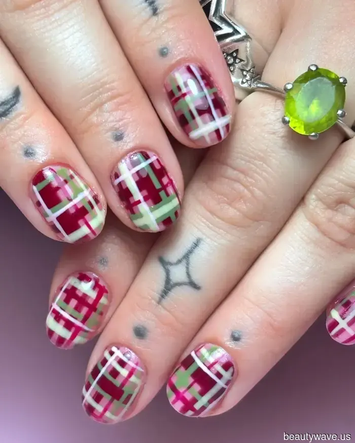 This winter nail trend is making me rethink my minimalist manicure.