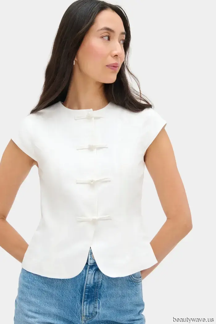Chic French women understand that these 7 essential wardrobe pieces are crucial for achieving a luxurious look in the summer.