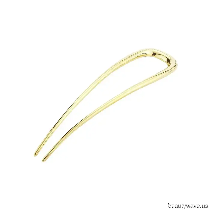 Dalle labbra macchiate di vino ai tocchi di lamé: 10 tendenze di bellezza per le festività che le persone del mondo della moda stanno salvando da mesi