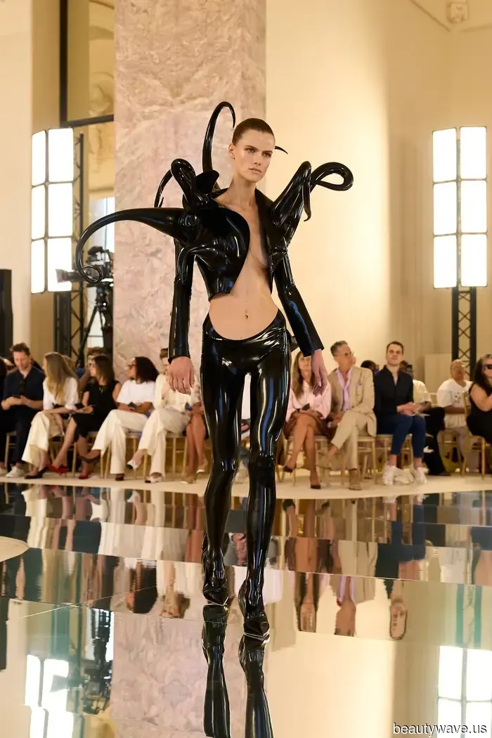 Chanel! Dior! Schiaparelli! Hier ist alles, was Sie von der Pariser Haute Couture Woche sehen müssen.