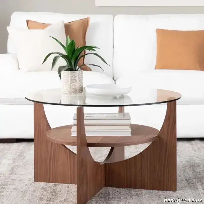 Our Graphic Designer's Chicago apartment resembles that of a luxury hotel.