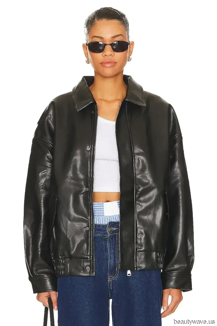 Si vas a usar jeans blancos este invierno, por favor, solo úsalos con estos zapatos y esta chaqueta.