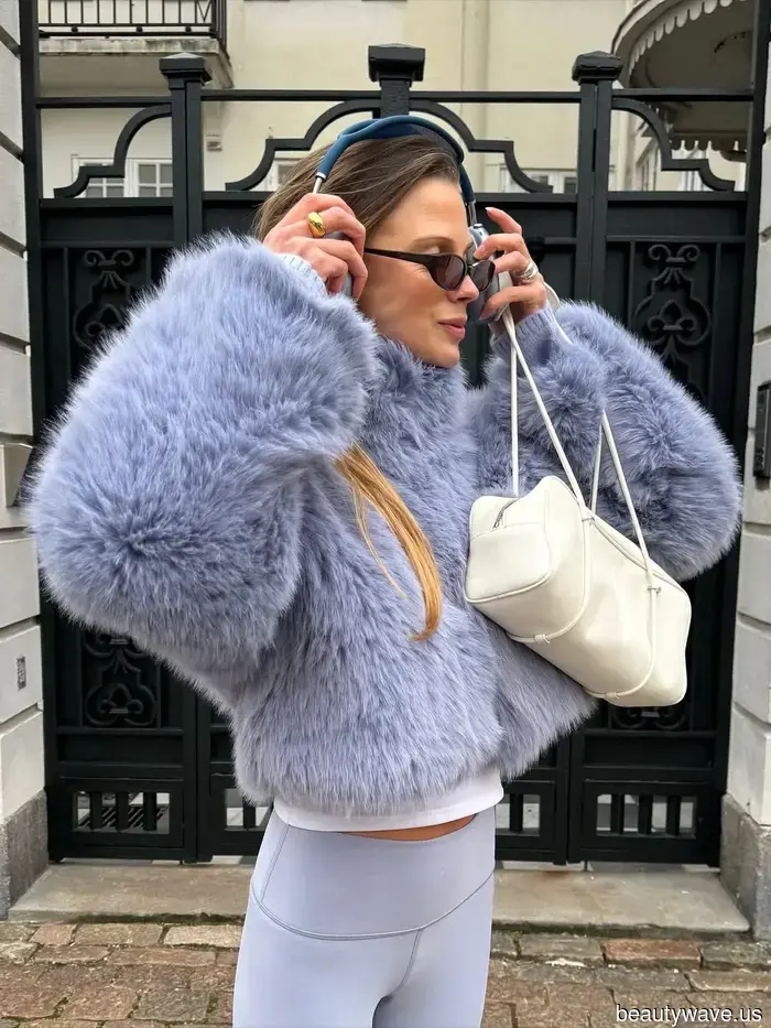 Tretet zur Seite, Schwarz und Braun&mdash;das sind die Farben, die wir in diesem trendigen Mantelstil tragen.