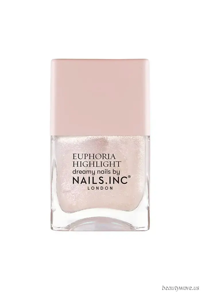 Es ist Zeit für eine neue Maniküre — „Chiffon“-Nägel sind offiziell die schickste Variante klassischer Neutraltöne.