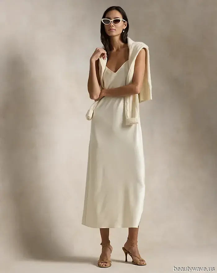 Sujeta los LBD, pausa con el vestido desnudo&mdash;esta es la tendencia de la temporada de fiestas que las personas más elegantes llevarán en su lugar.