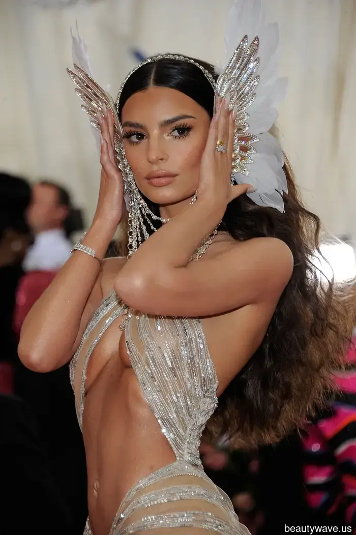 Dal 1981 al 2025, questi look di bellezza del Met Gala sono i migliori di sempre indiscussi.