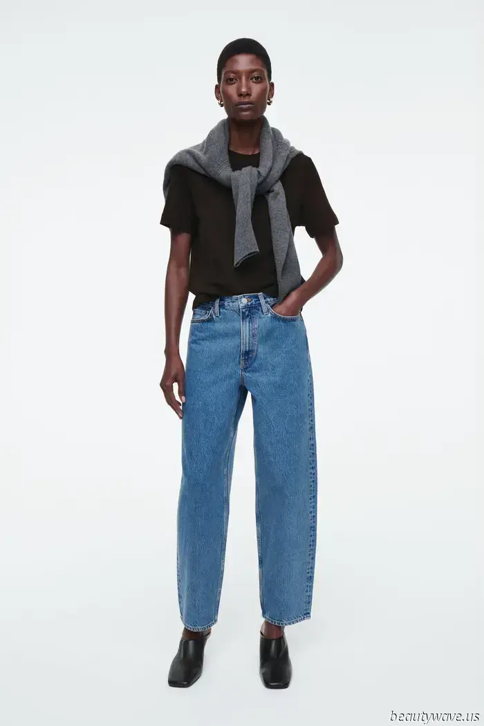 This is the sole method to style your baggy jeans this summer, as recommended by fashionable celebrities.