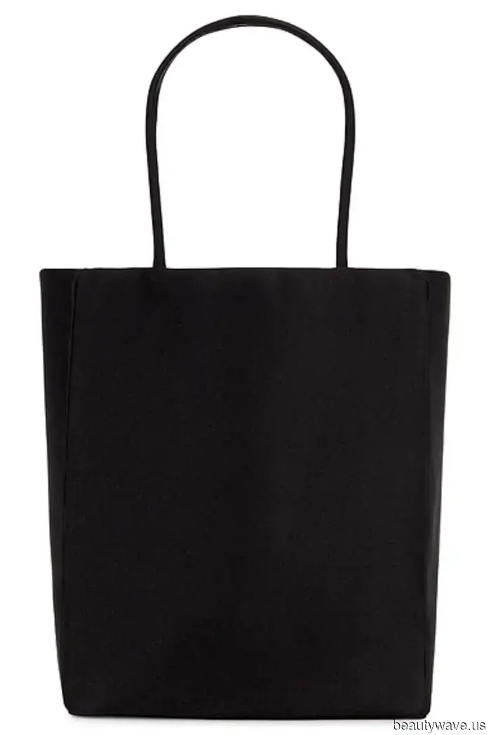 Da Base a Designer: Questa Tendenza dell'Outfit Renderà I Tuoi T-Shirt Subito Simili a Quelli di The Row