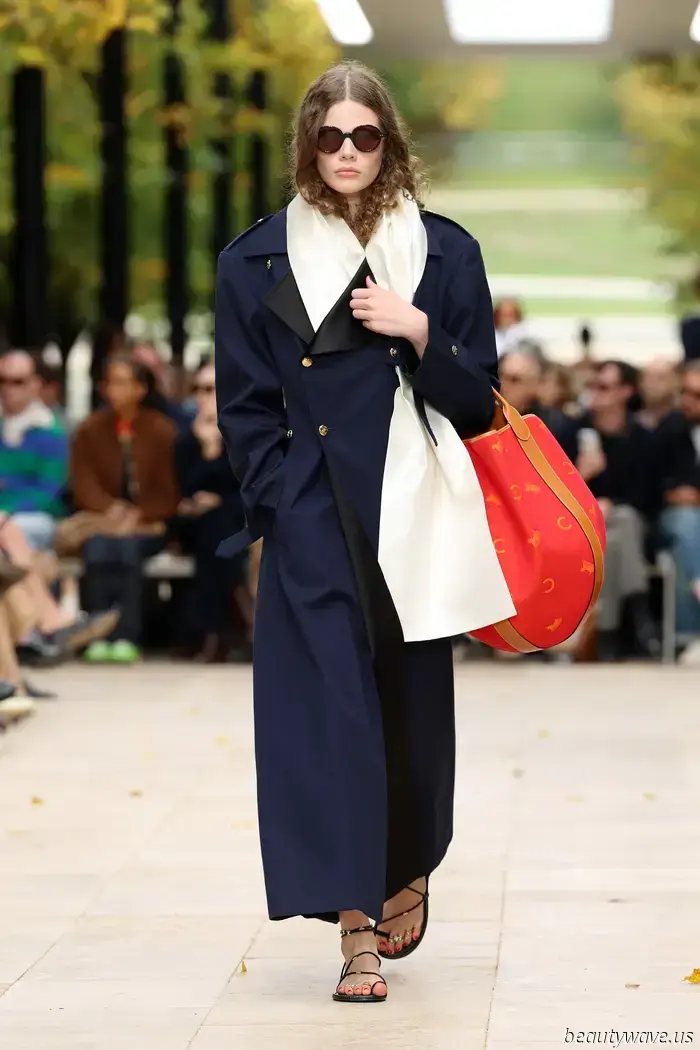Foulard di raso, colori primari e sartoria morbida — Michael Rider continua a imprimere il suo marchio sul preppy-borghese…