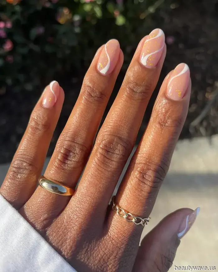 It's Official: This Is the Most Stylish Way to Sport Short Nails.