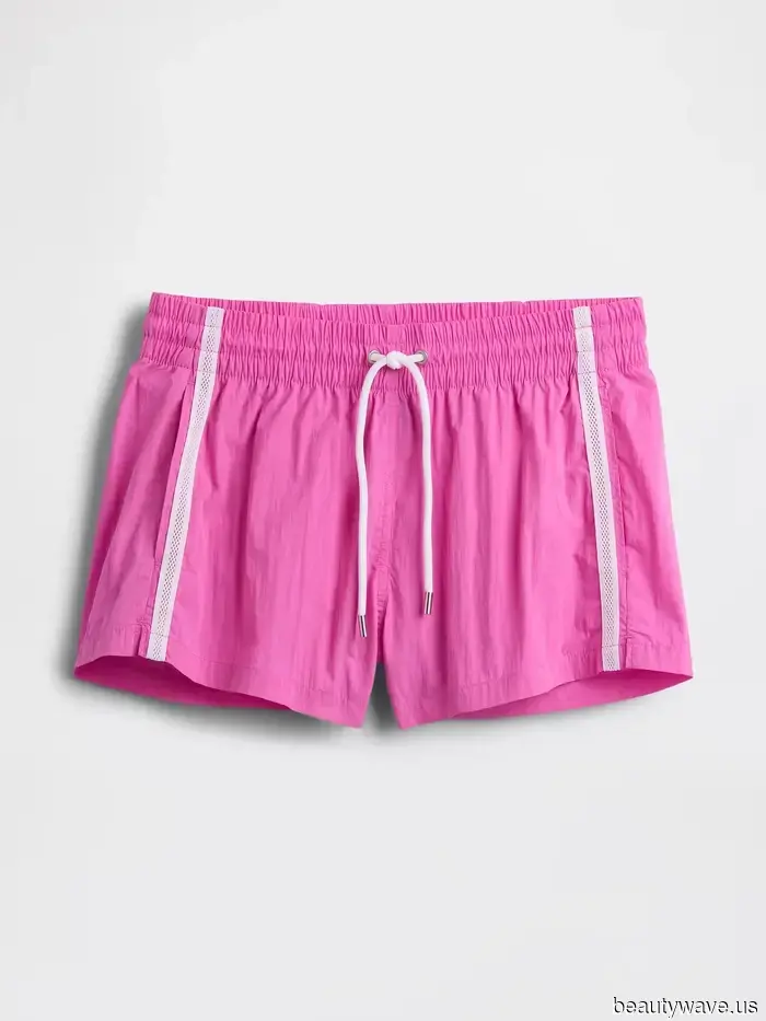 Seen in NYC—the Shorts Trend that It Girls are pairing with T-Shirts.