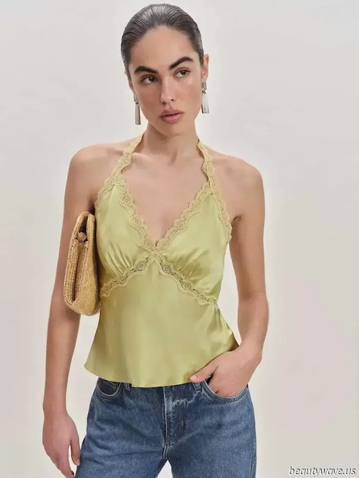 Solo le persone più eleganti indossano questa camicetta estiva con jeans e gonne