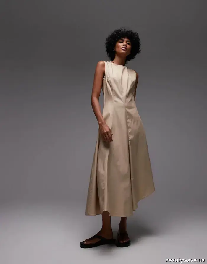 In New York gesichtet: Der Nicht-Weiße Kleid-Trend, den Modeleute nonstop mit Flip-Flops tragen