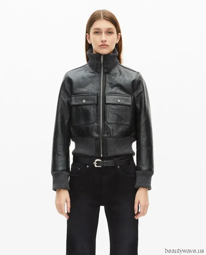 Graue Jeans sind derzeit im Trend&mdash;das sind die 5 schicksten Schuhe, die man dazu tragen kann.